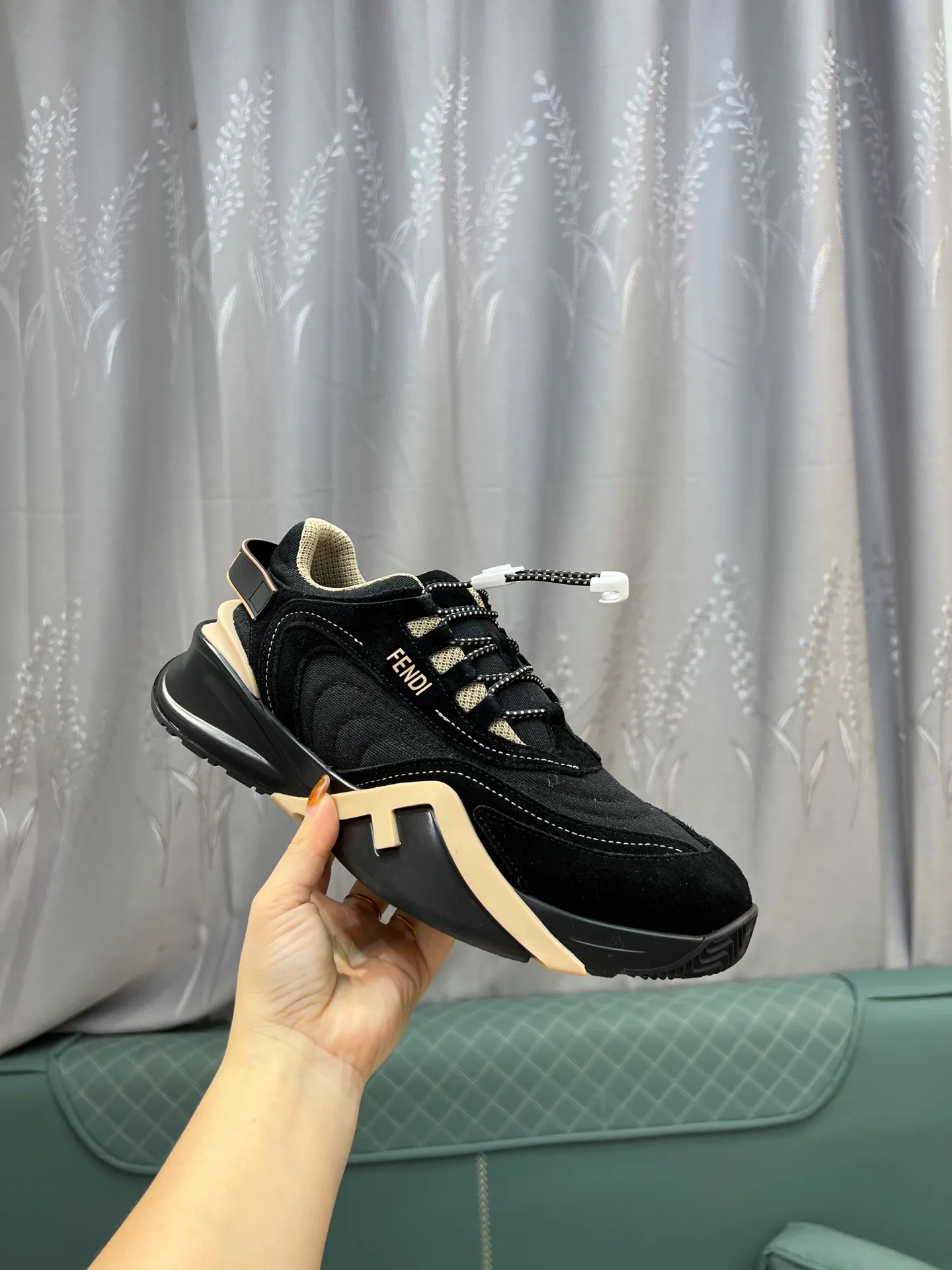 Men's shoes 💰580 FENDI men's fashion casual shoes 👟Hot sale🔥Official website 1:1 replica ⬆️Original quality - Original leather - Original breathable mesh lining Original outsole 1:1 replica, code number 38-44 (45-46 customized)